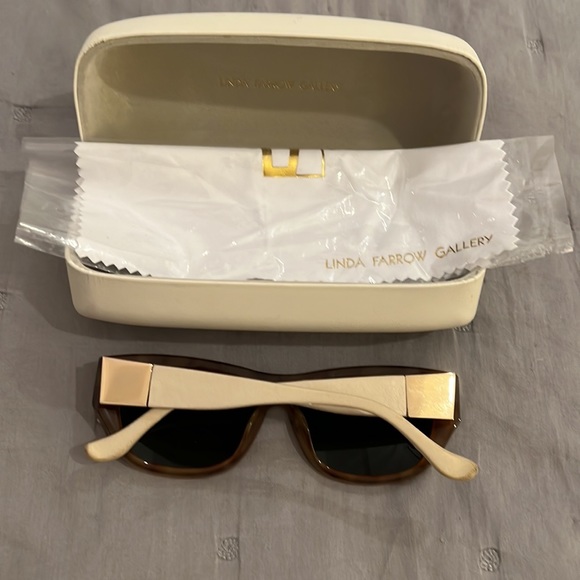 🔥HP🔥LINDA FARROWxTHE ROW. Light tortoise frames+leather wrapped earpieces. - Picture 7 of 15